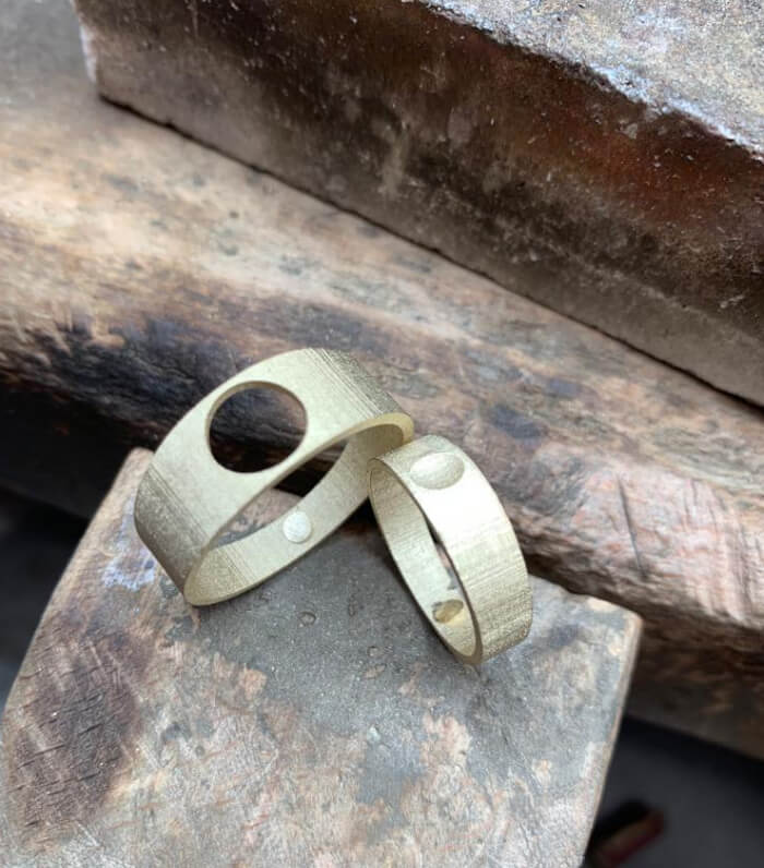 rouwjuweel gouden ring met as atelier christiaan van bignoot
