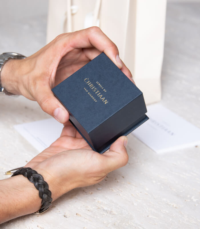 juweel inpakken cadeau juwelier christiaan van bignoot