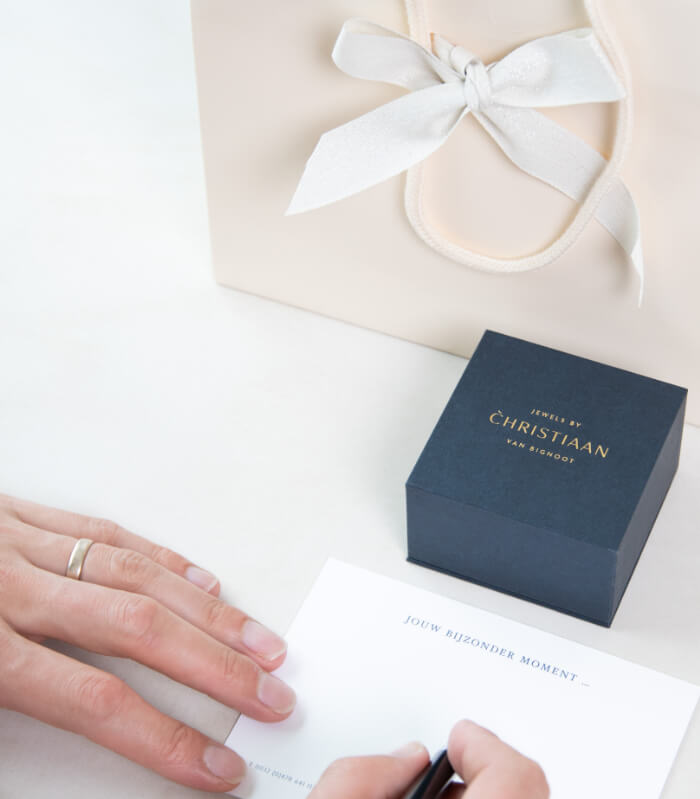 juweel inpakken cadeau juwelier christiaan van bignoot