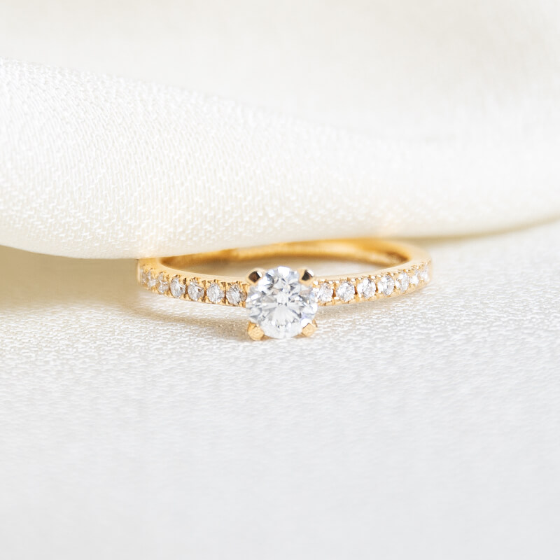 ring met zijstenen geelgoud briljant diamanten