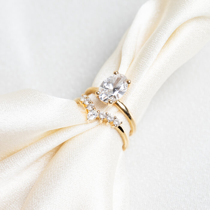 ovaal-solitaire-verlovingsring trouwring juwelier christiaan van bignoot