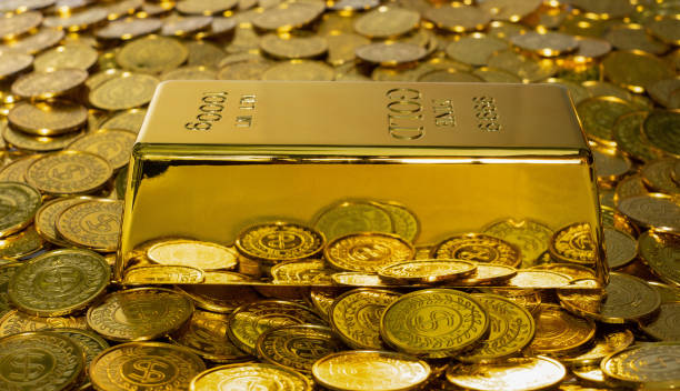 Closeup shiny gold bar 1 kg on the stack gold coin a lot of