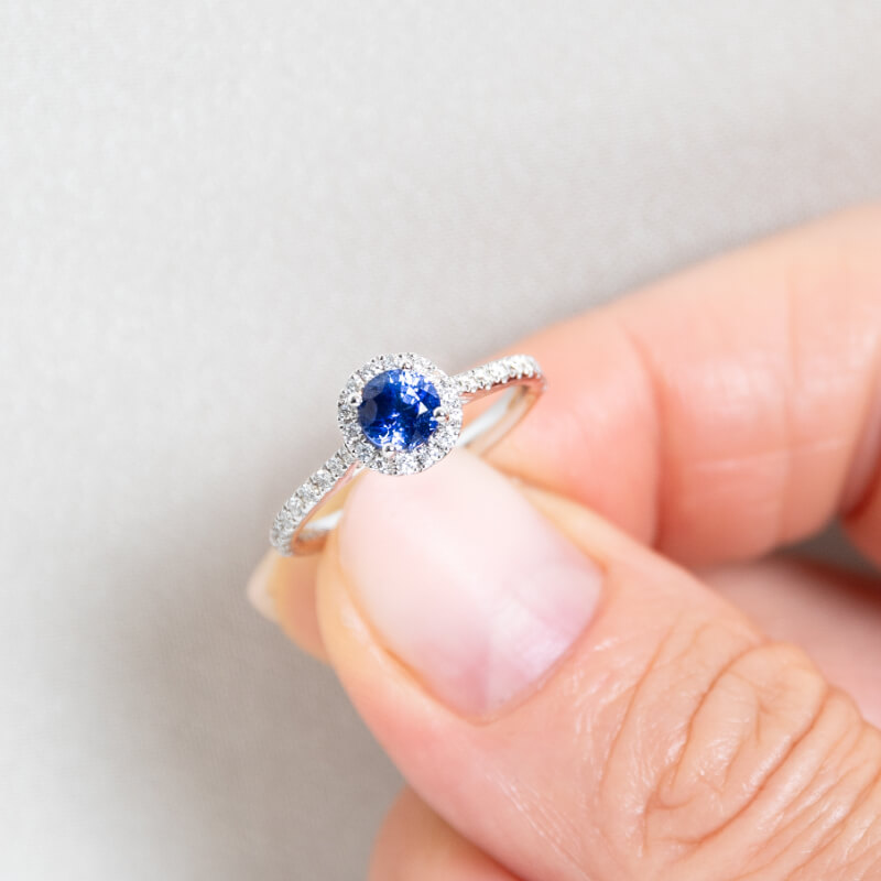 halo pave saffier rond ring met diamanten