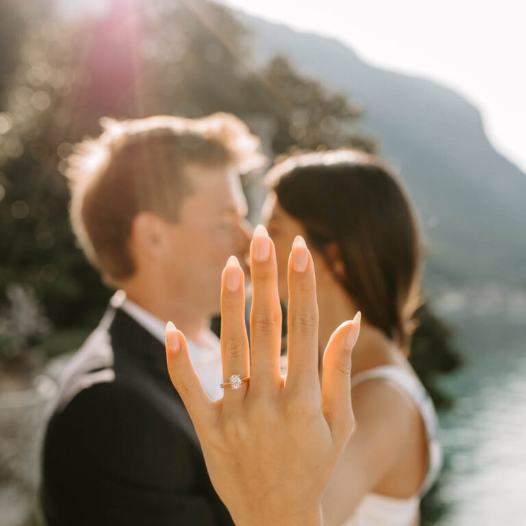 aanzoek verloving she said yes verlovingsring ovaal diamant geelgoud