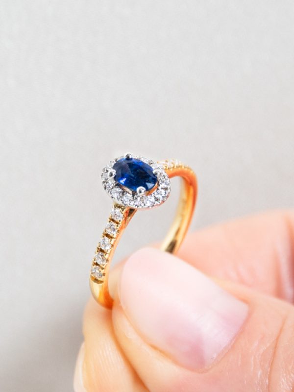 saffier ovaal geelgoud diamanten band