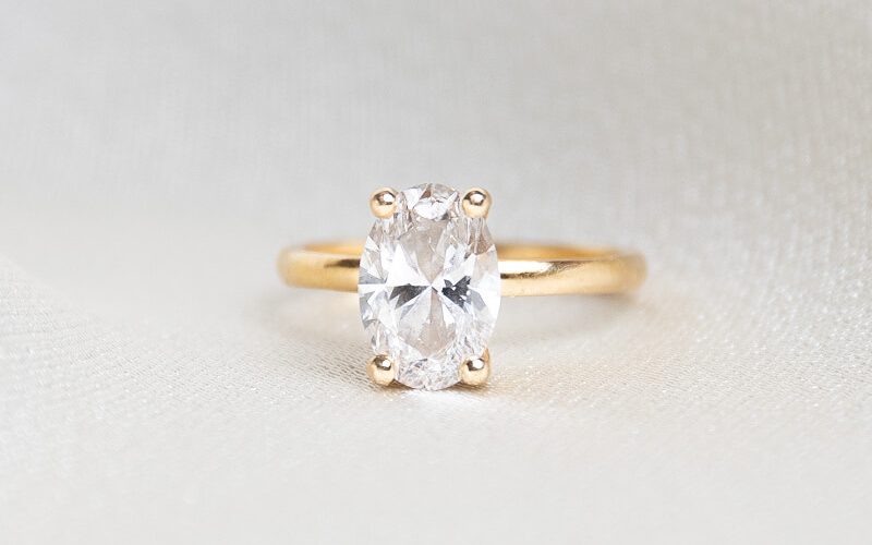 solitaire ring geelgoud ovaal diamant